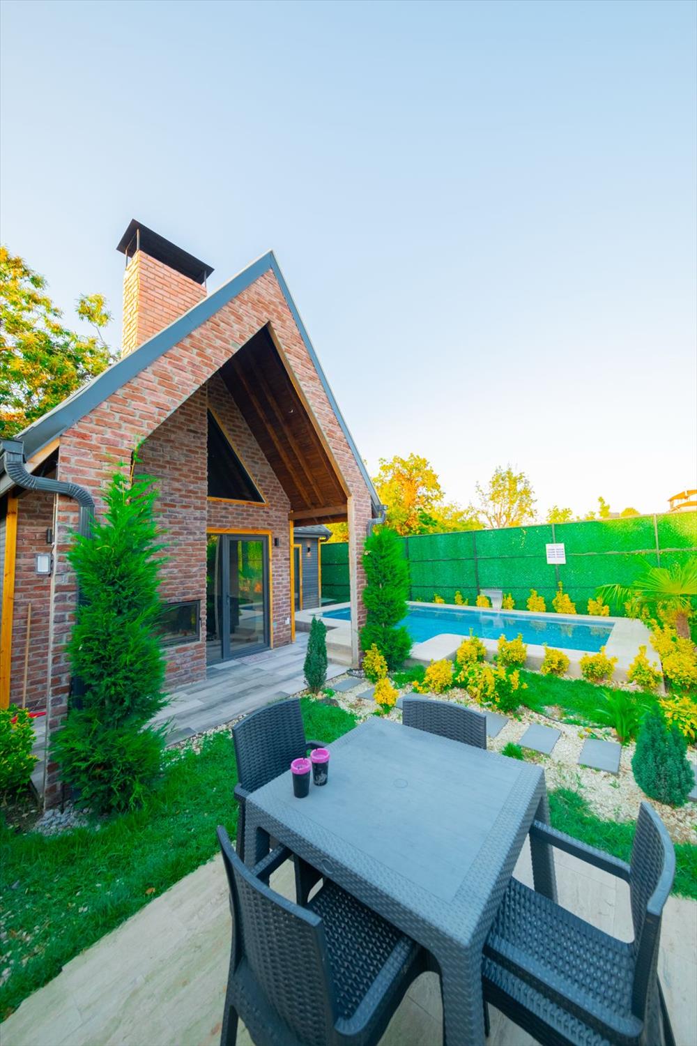 listing card gallery