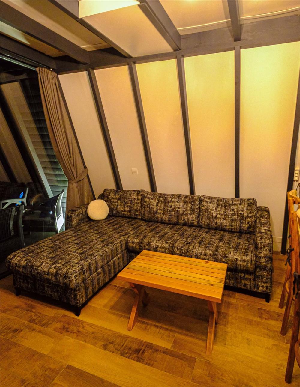 listing card gallery