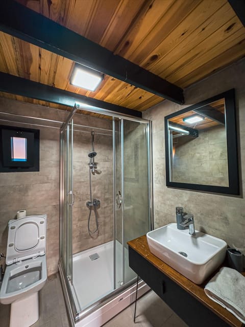 listing card gallery