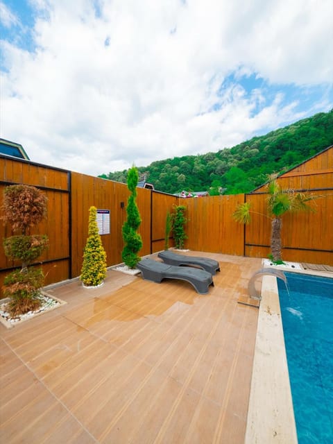 listing card gallery