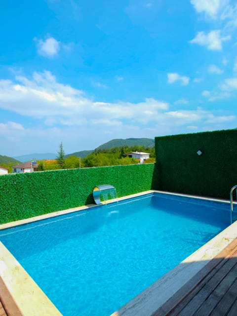 listing card gallery