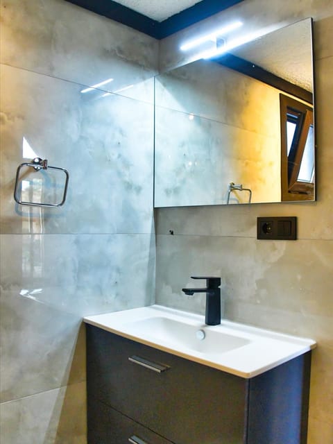 listing card gallery