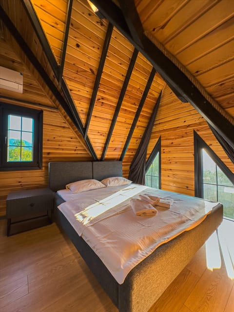 listing card gallery