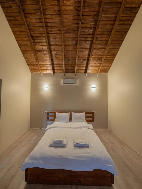 listing card gallery