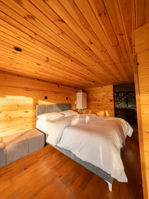 listing card gallery